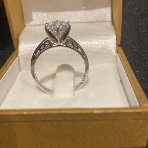 Silver CZ engagement ring - Picture 4 of 6